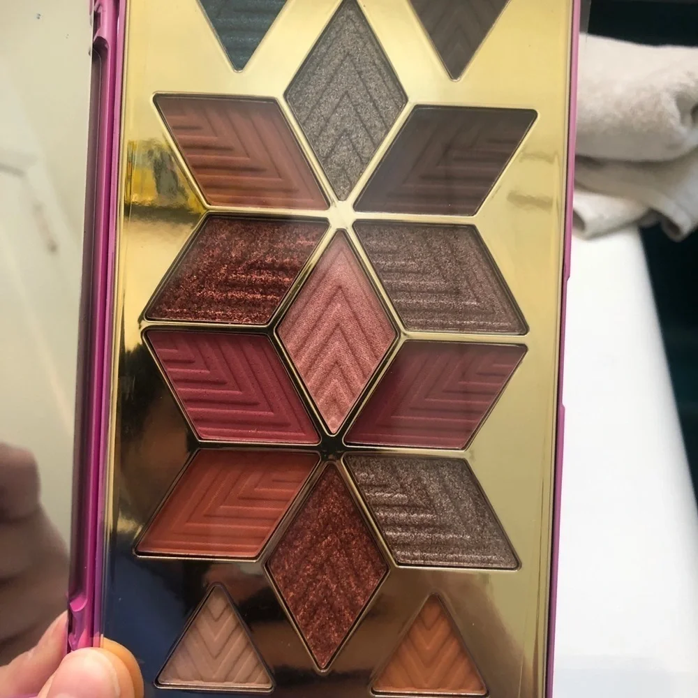 NIB PUR X BARBIE EYSHADOW PALETTE